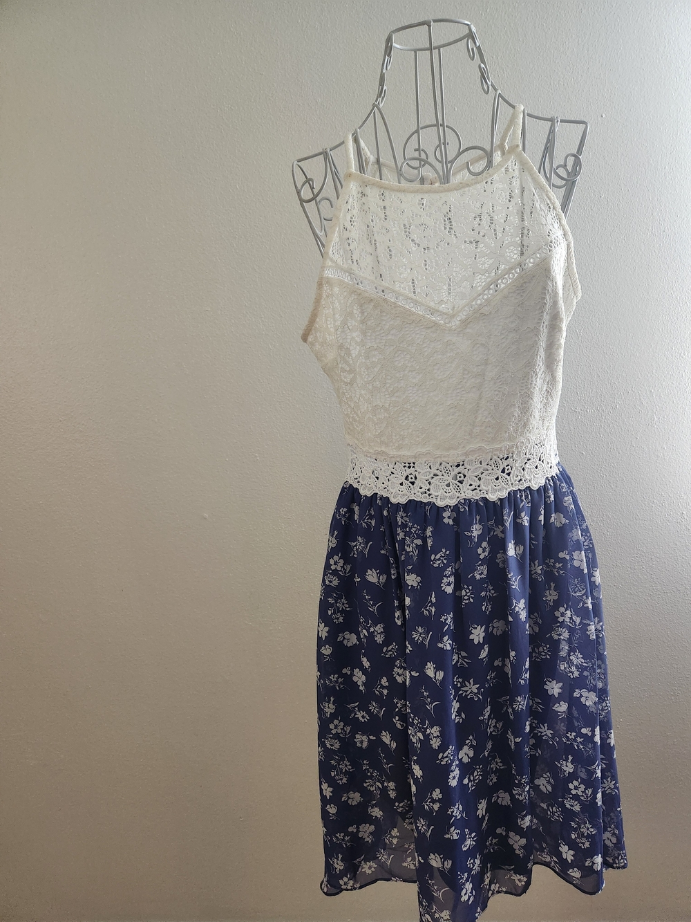 By & By White Lace & Navy Floral Flowy Skater Dress - Size 9